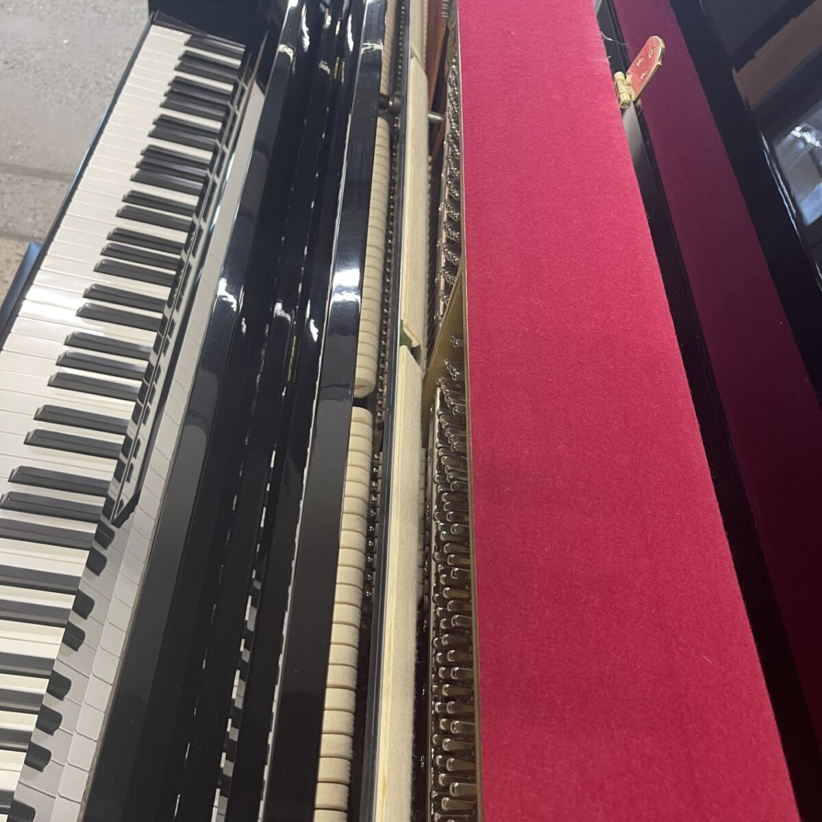 Yamaha b1 Modern Continental Console