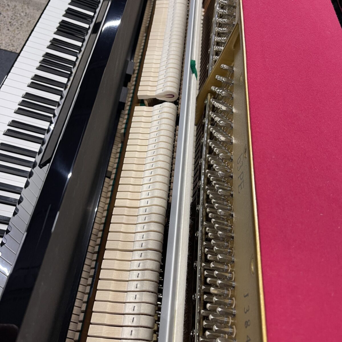 Yamaha b3 Professional 48″ Upright