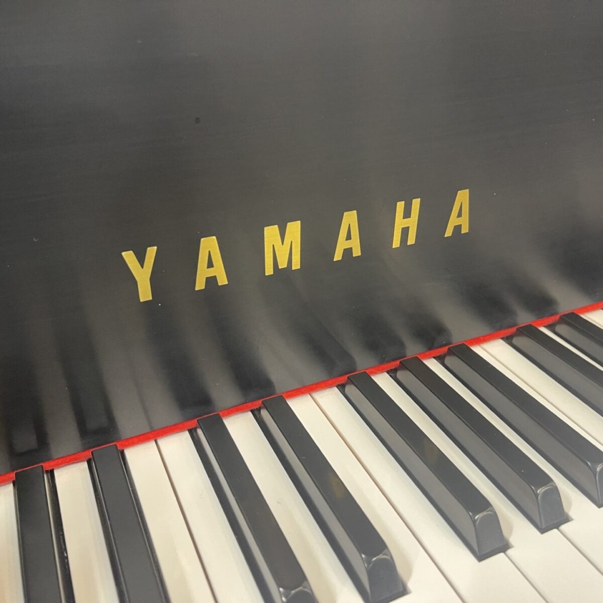 Yamaha GC1M Classic Satin Ebony Baby Grand