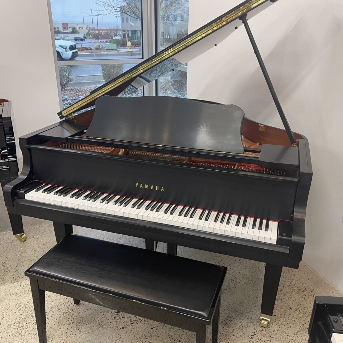 Yamaha GC1M Classic Satin Ebony Baby Grand