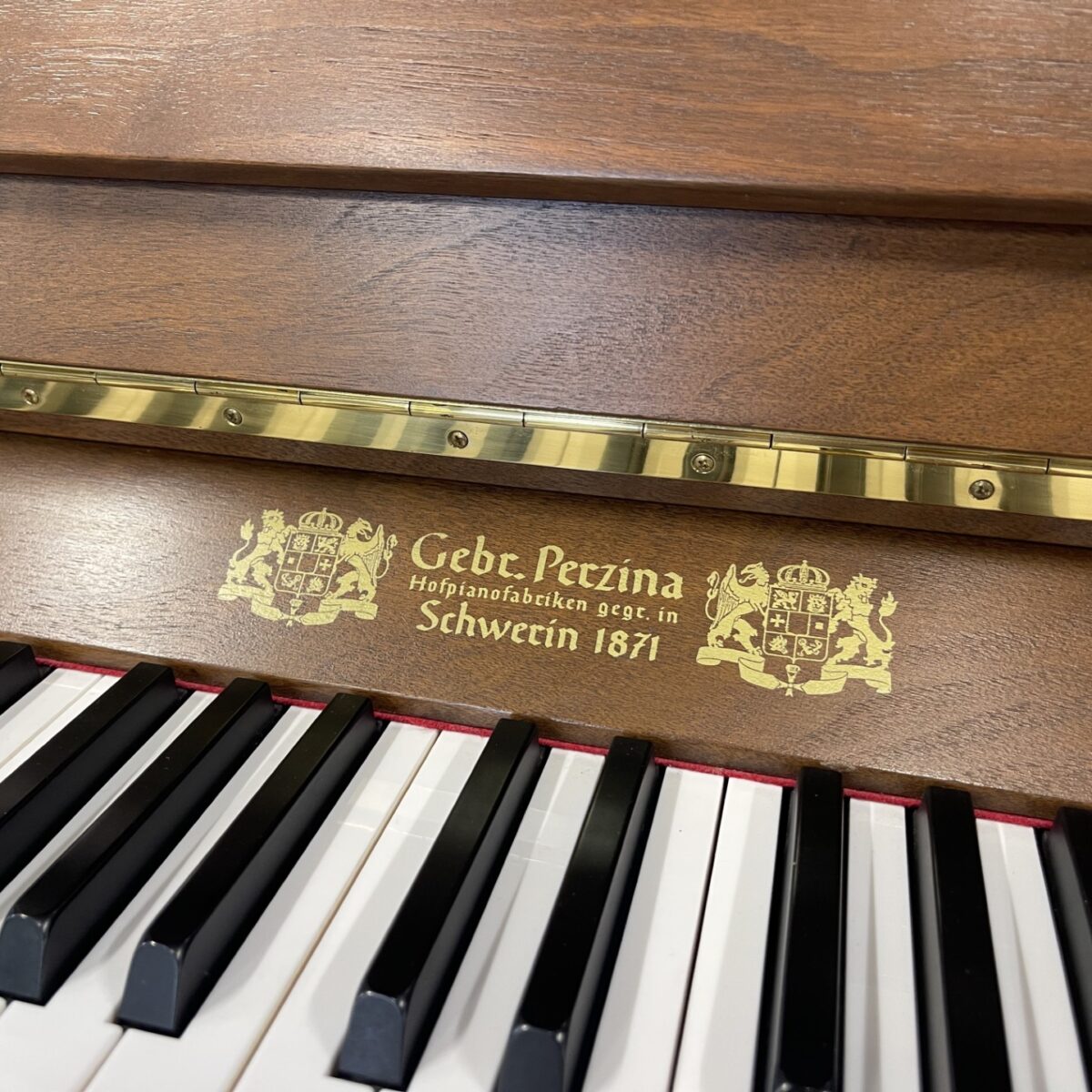 Perzina GP129 Designer Full Upright