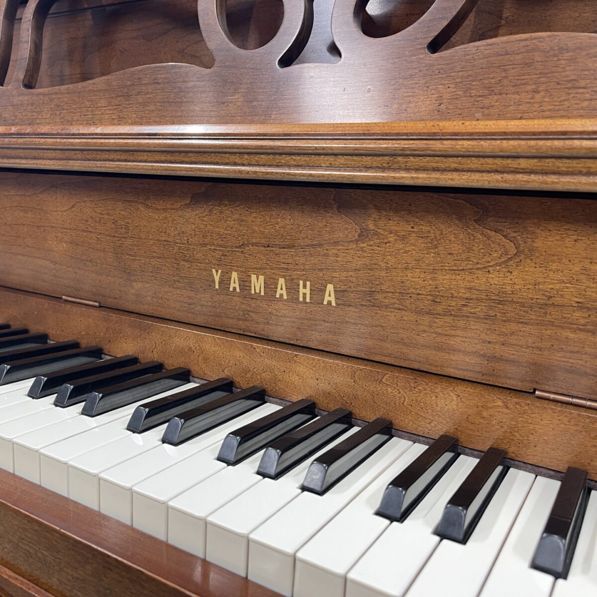 Yamaha M215 French Provincial American-made Console